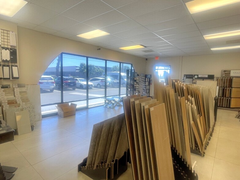 1201 E Ball Rd, Anaheim, CA à louer - Photo intérieure – Image 2 sur 4