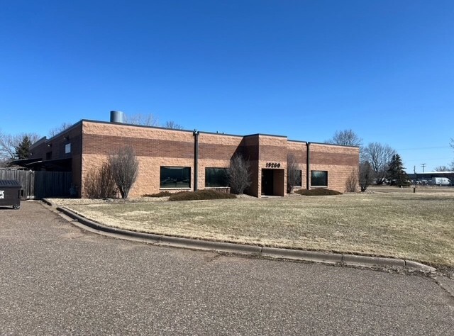 19260 Linden Dr, Osseo, MN à louer - Photo de l’immeuble – Image 2 sur 10