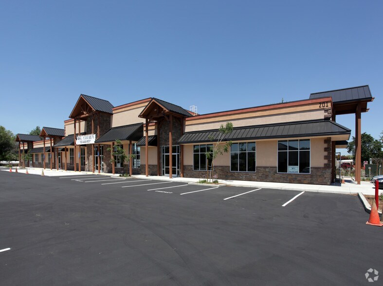 201 Bella Vista Rd, Vacaville, CA à louer - Photo de l’immeuble – Image 2 sur 2
