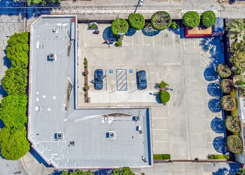 702 W Holt Ave, Pomona, CA à vendre - Photo de l’immeuble – Image 3 sur 22