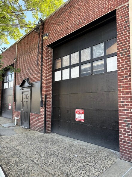 530 Cherry Ln, Floral Park, NY à louer - Photo de l’immeuble – Image 2 sur 13