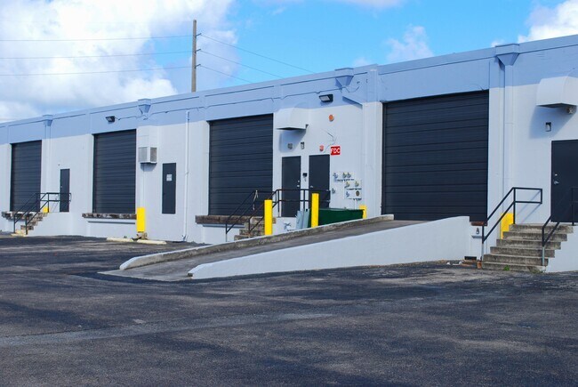 Plus de détails pour 1100 25th St, West Palm Beach, FL - Bureau, Industriel/Logistique à louer