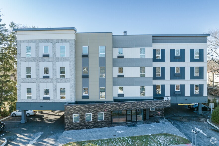 1070 River Rd, New Milford, NJ à vendre - Photo de l’immeuble – Image 2 sur 14