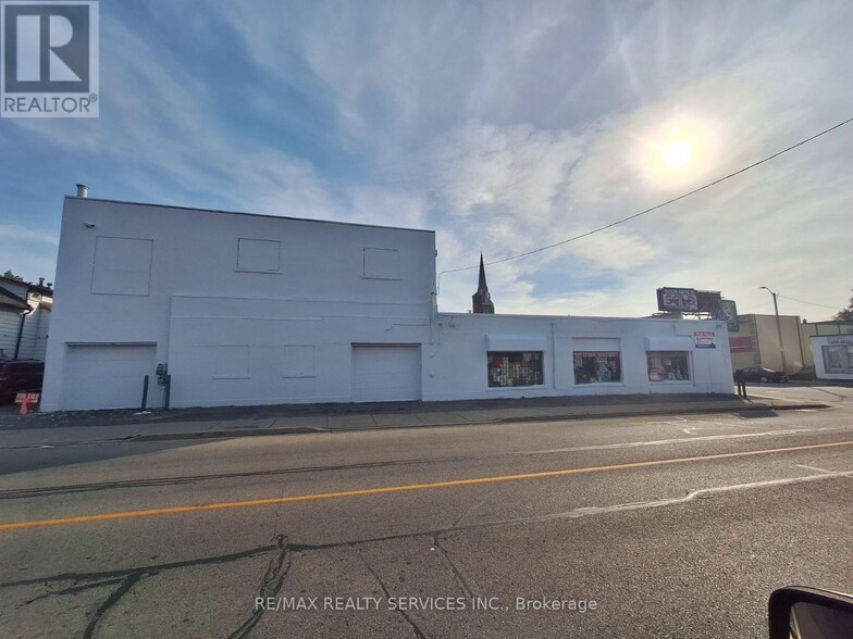 4602 Victoria Ave, Niagara Falls, ON à vendre - Photo de l’immeuble – Image 3 sur 4