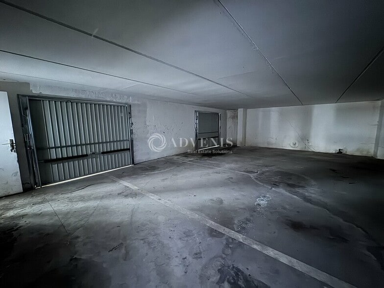 Local d'activités dans Évry-Courcouronnes à vendre - Photo de l’immeuble – Image 2 sur 5