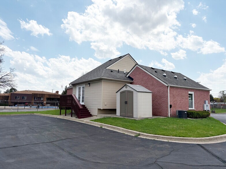 31500 Schoenherr Rd, Warren, MI à vendre - Photo de l’immeuble – Image 3 sur 22