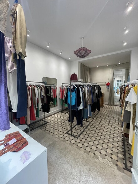 Local commercial dans Paris à louer - Photo de l’immeuble – Image 2 sur 4