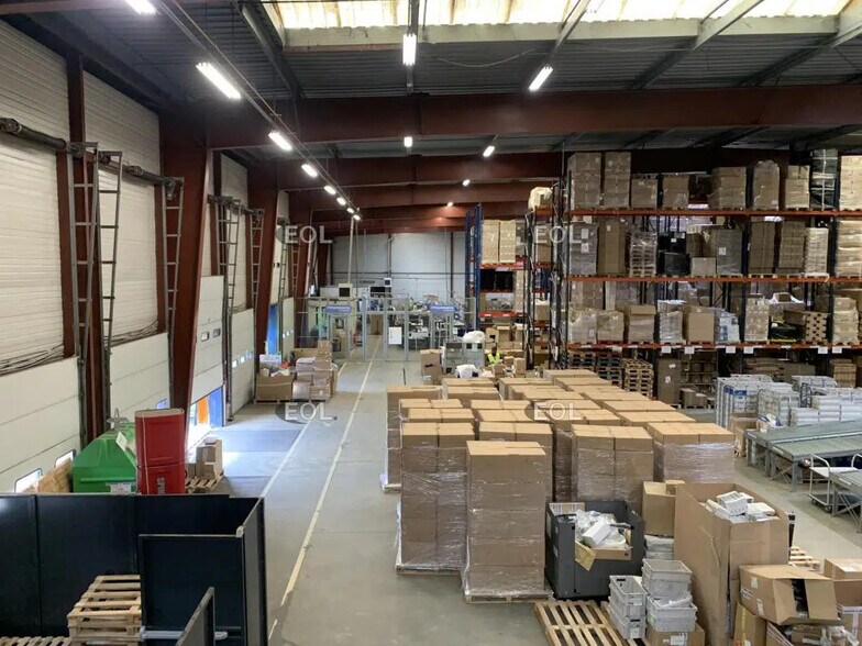 Industriel/Logistique dans Lieusaint à louer - Photo de l’immeuble – Image 3 sur 9