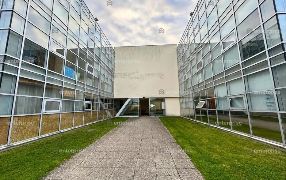Bureau dans Compiègne à louer - Photo de l’immeuble – Image 3 sur 3