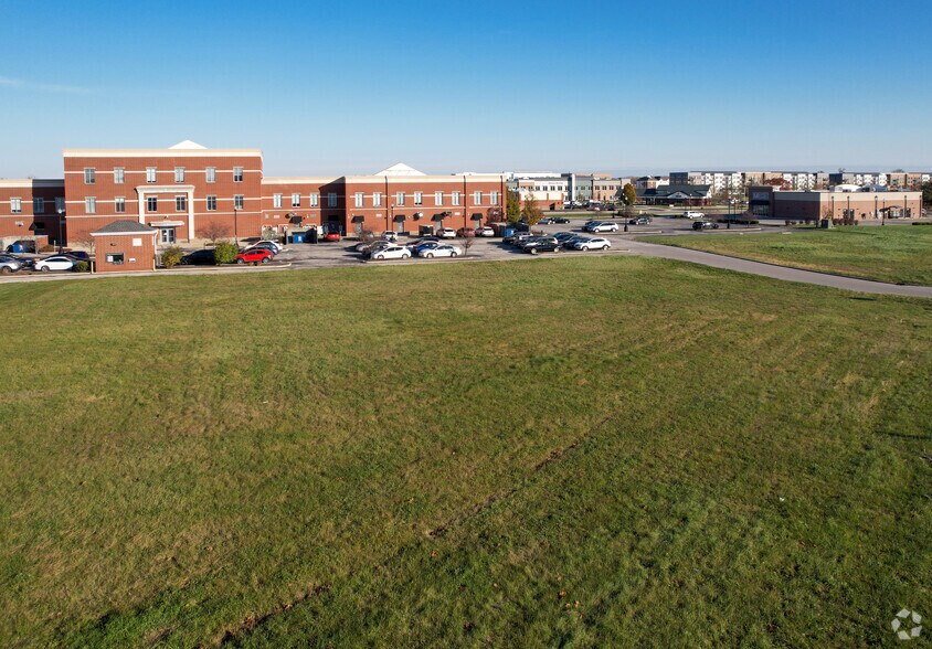 9140 Harrison Park Ct, Indianapolis, IN à vendre - Photo de l’immeuble – Image 1 sur 3
