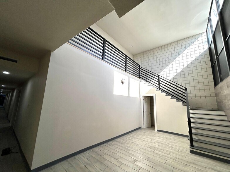 247 E Highland Ave, San Bernardino, CA à vendre - Photo intérieure – Image 3 sur 15