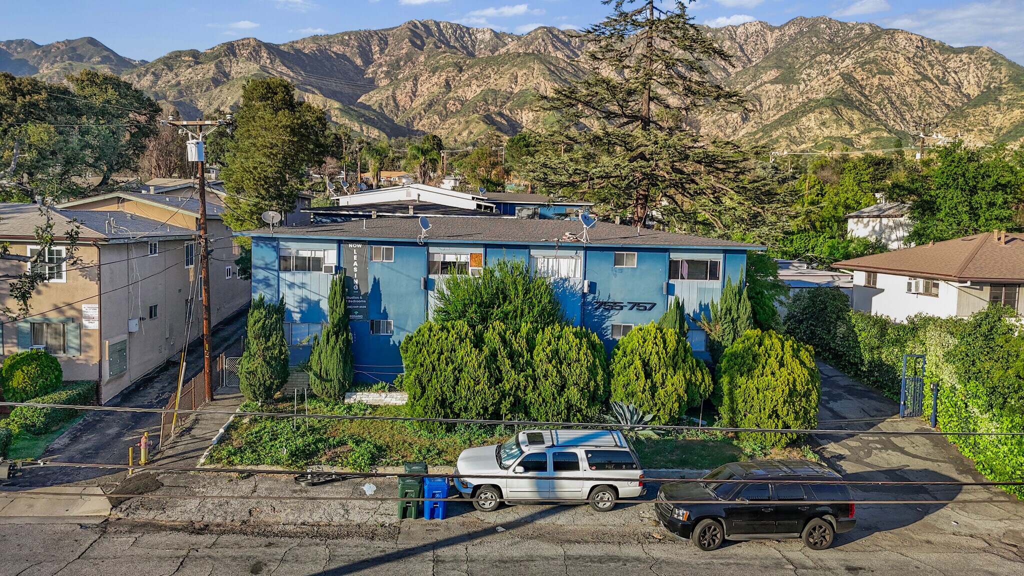 755-757 E Pine St, Altadena, CA à vendre Photo principale– Image 1 sur 13