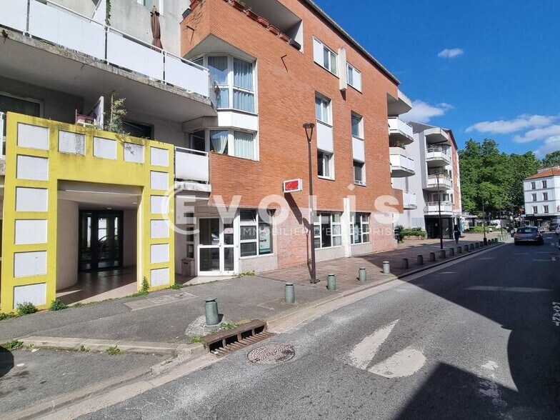 Bureau dans Ivry-sur-Seine à vendre - Photo de l’immeuble – Image 1 sur 13