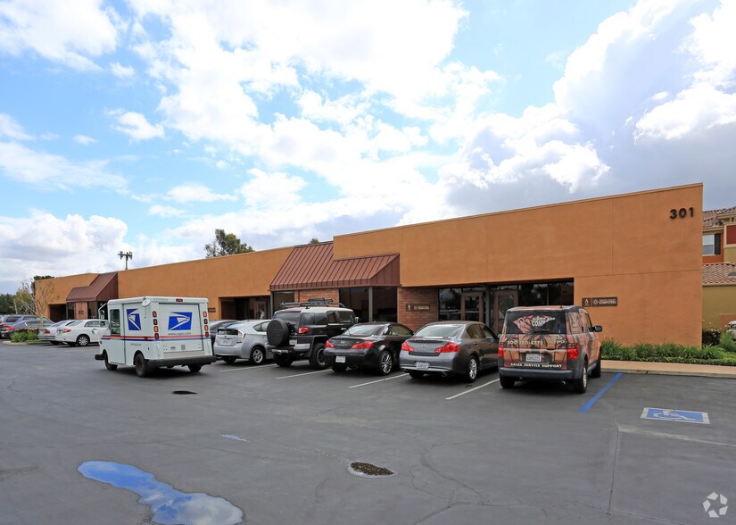 301 N Rampart St, Orange, CA à vendre - Photo principale – Image 2 sur 8