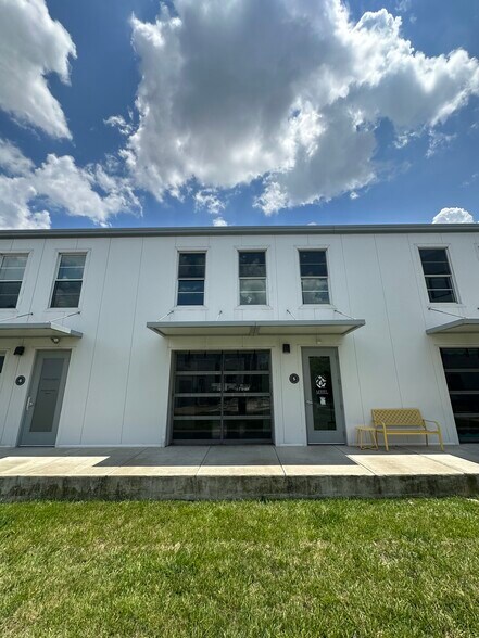 370-374 Herron Dr, Nashville, TN à vendre - Photo de l’immeuble – Image 1 sur 7