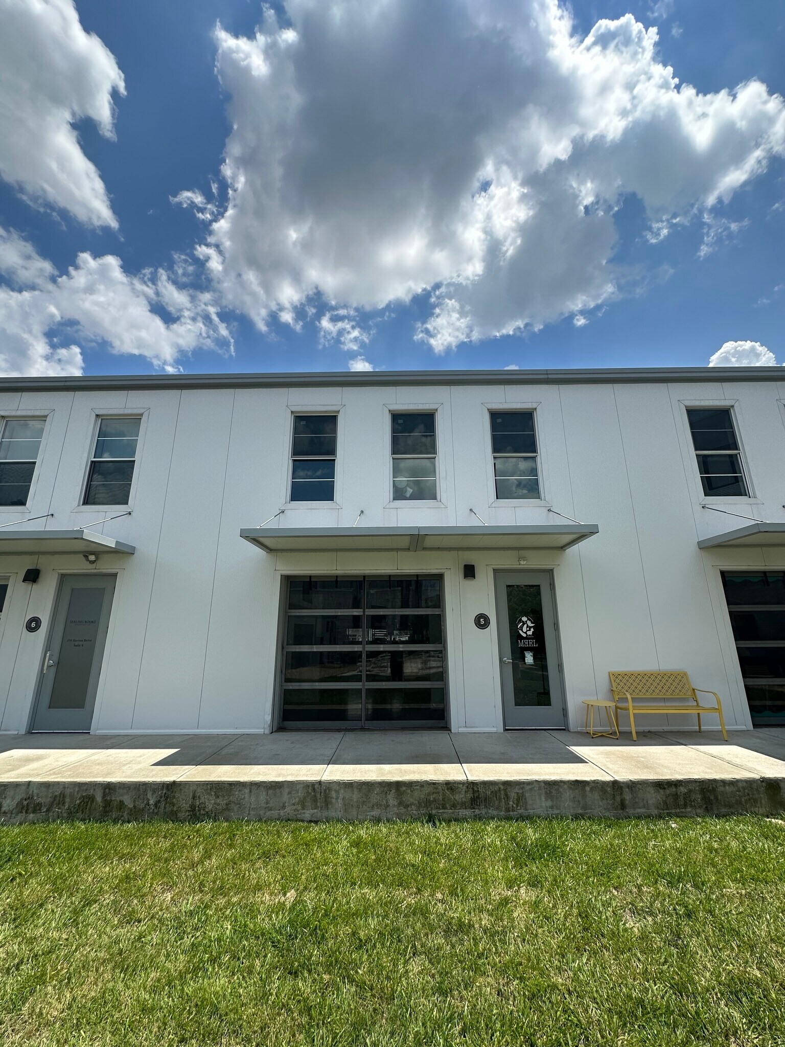 370-374 Herron Dr, Nashville, TN à vendre Photo de l’immeuble– Image 1 sur 8
