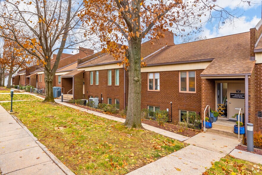 401 E Jefferson St, Rockville, MD à louer - Photo de l’immeuble – Image 1 sur 4