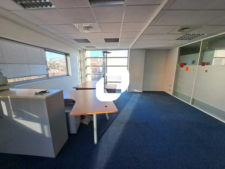 Bureau dans Montreuil à louer - Photo de l’immeuble – Image 3 sur 10