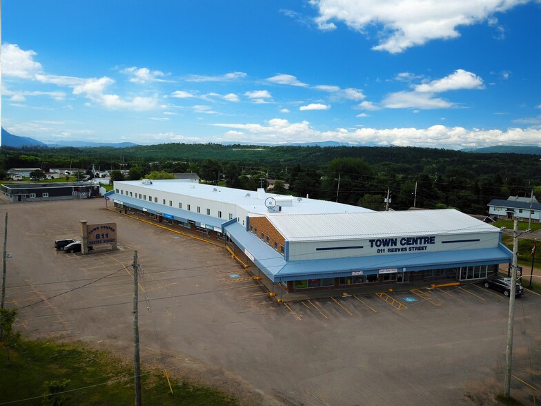 811 Reeves St, Port Hawkesbury, NS à louer - Photo de l’immeuble – Image 3 sur 3