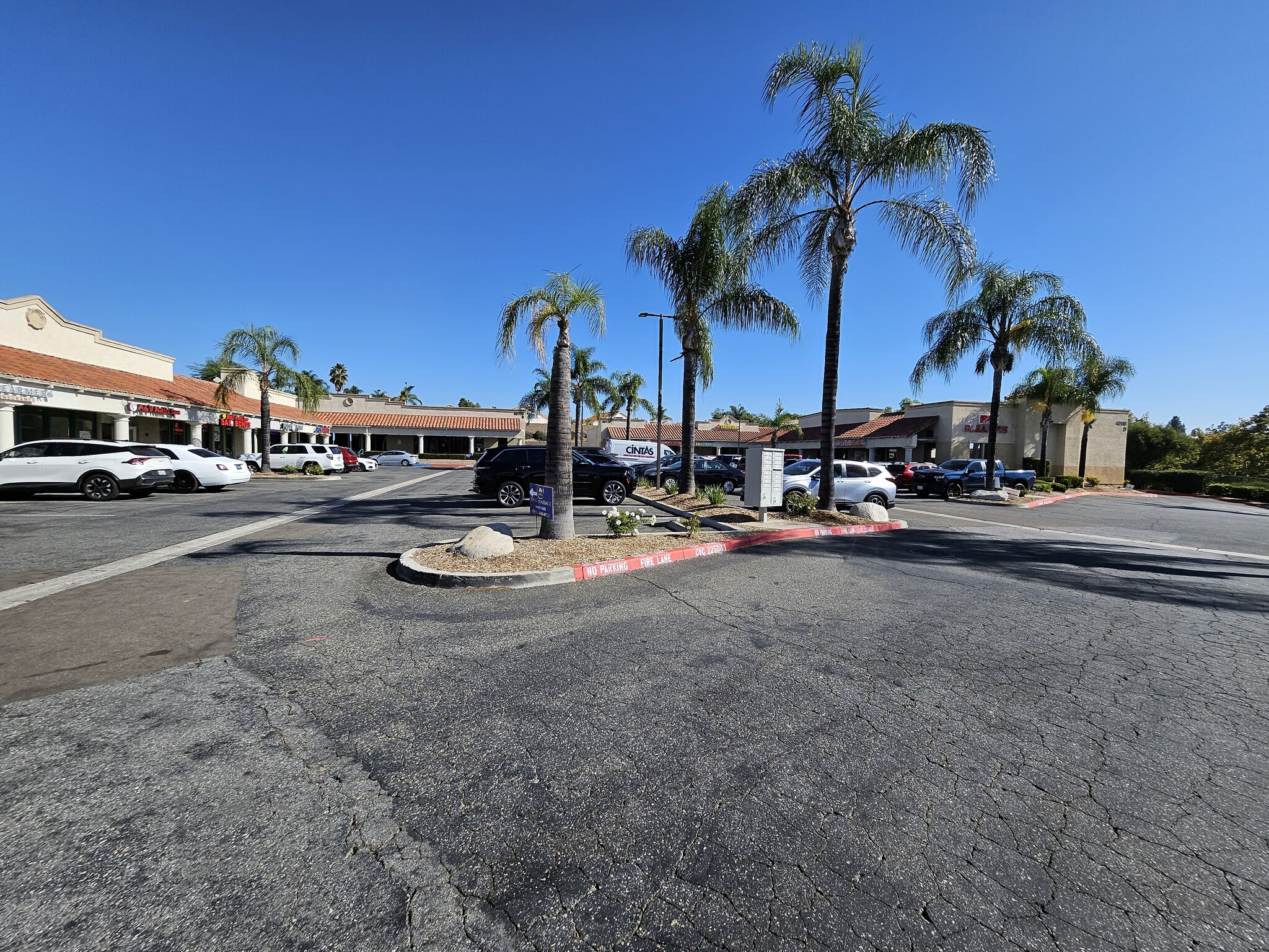 40119 Murrieta Hot Springs Rd, Murrieta, CA à louer Photo de l’immeuble– Image 1 sur 4