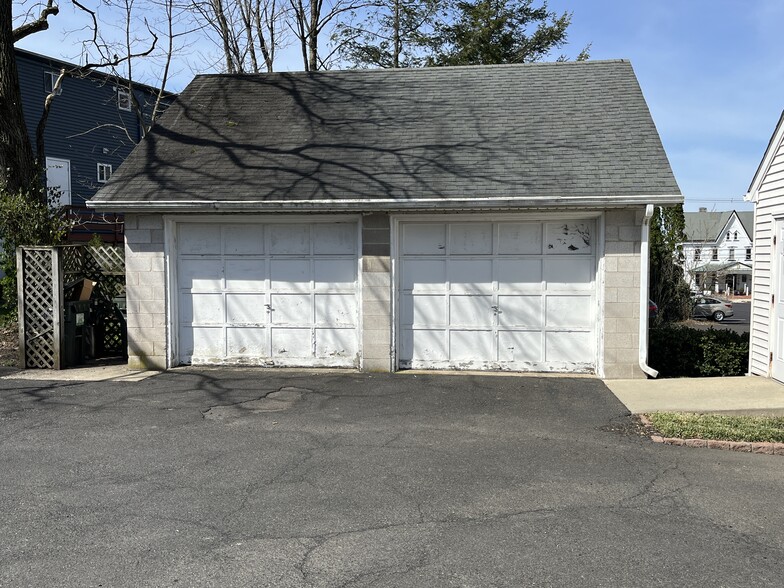 300 Spruce St, Doylestown, PA à vendre - Photo de l’immeuble – Image 3 sur 5