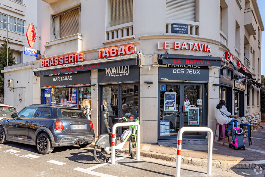 Bureau dans Marseille à louer - Photo de l’immeuble – Image 2 sur 3