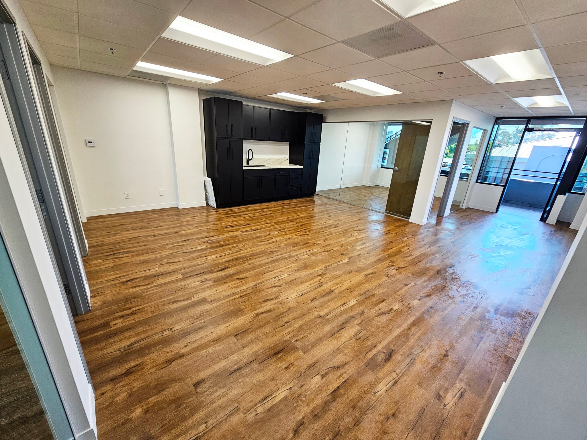 3709 Convoy St, San Diego, CA à louer Photo intérieure– Image 1 sur 2