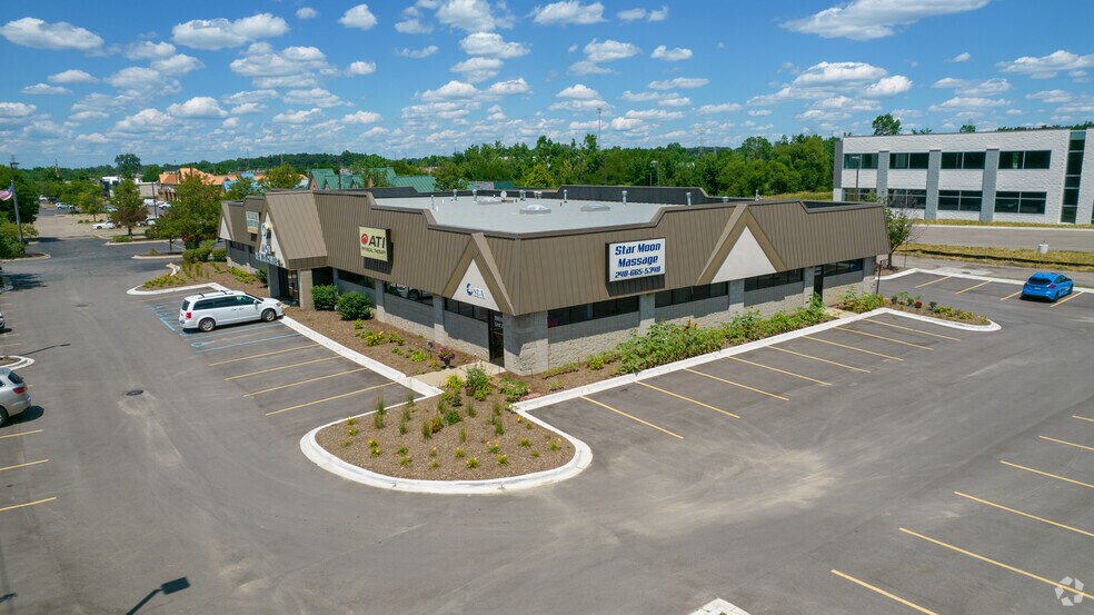 29600 S Wixom Rd, Wixom, MI à louer - Photo de l’immeuble – Image 2 sur 5