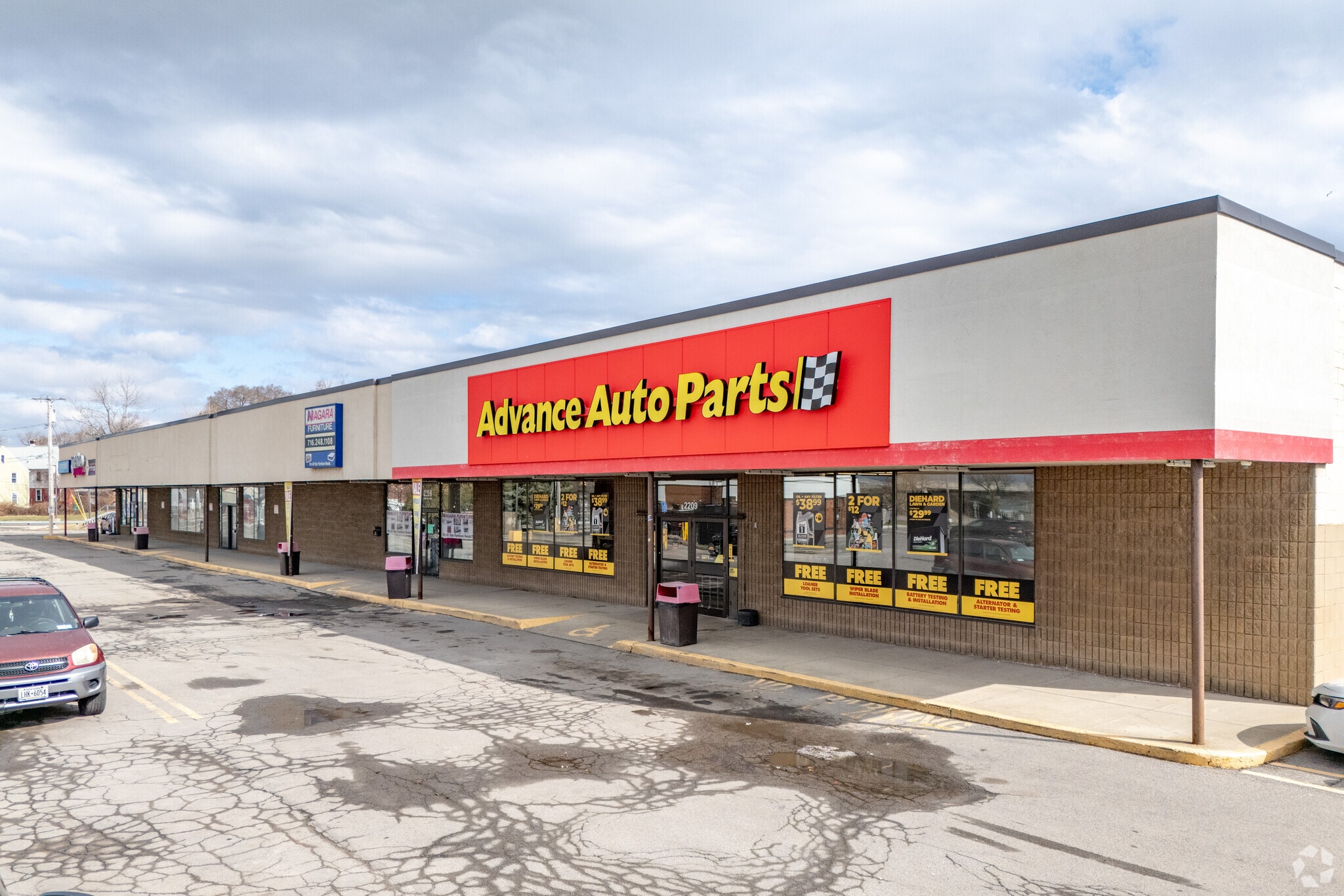 2211 Niagara St, Buffalo, NY à louer Photo principale– Image 1 sur 20