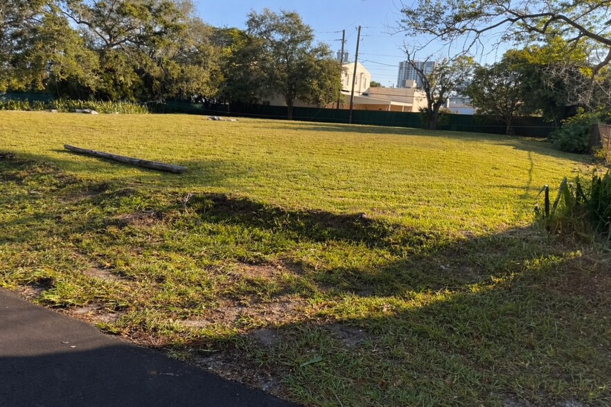 712 NW 1st Ave, Fort Lauderdale, FL à louer - Photo de l’immeuble – Image 2 sur 4