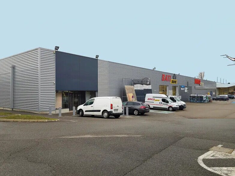 Local commercial dans Peipin à louer - Photo de l’immeuble – Image 1 sur 3