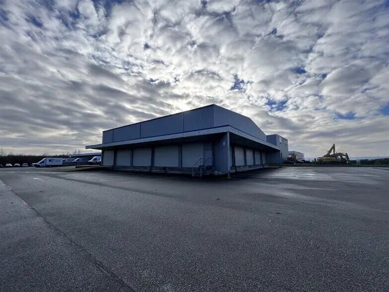 Industriel/Logistique dans Châteaulin à louer - Photo de l’immeuble – Image 1 sur 5
