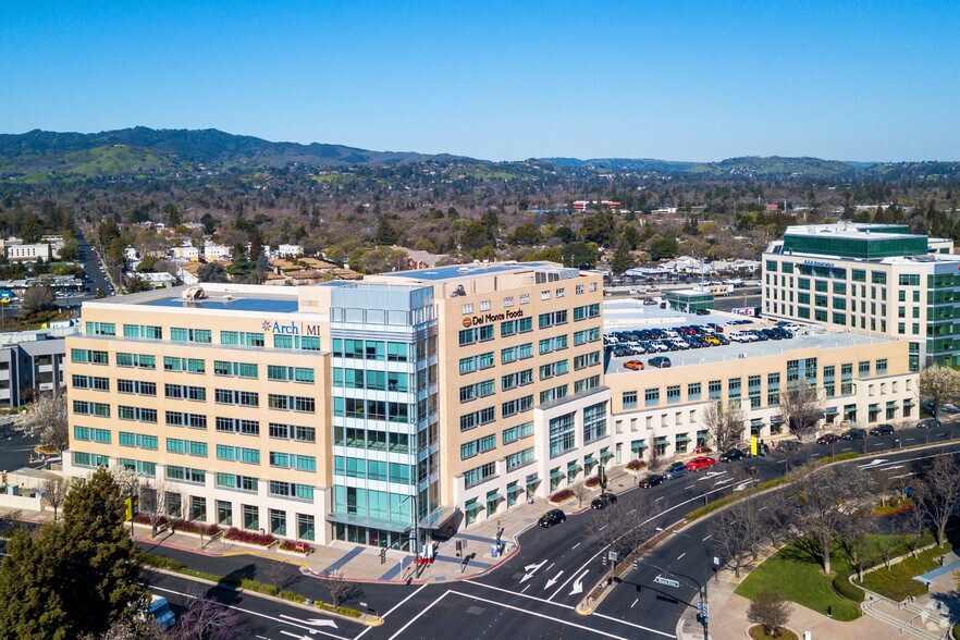 3003 Oak Rd, Walnut Creek, CA à louer - Photo de l’immeuble – Image 3 sur 15