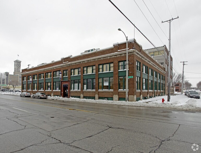 907 S 1st St, Milwaukee, WI à vendre - Photo de l’immeuble – Image 3 sur 7