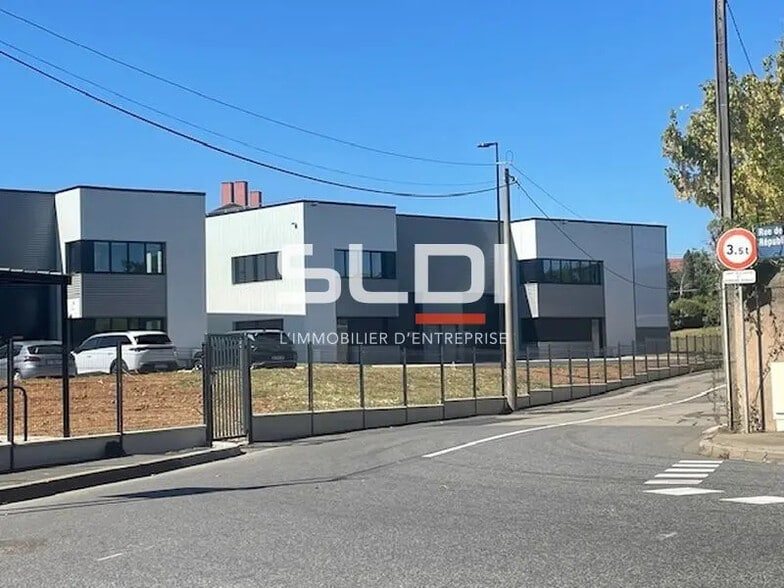 Local d'activités dans OULLINS-PIERRE-BÉNITE à vendre - Photo de l’immeuble – Image 1 sur 11