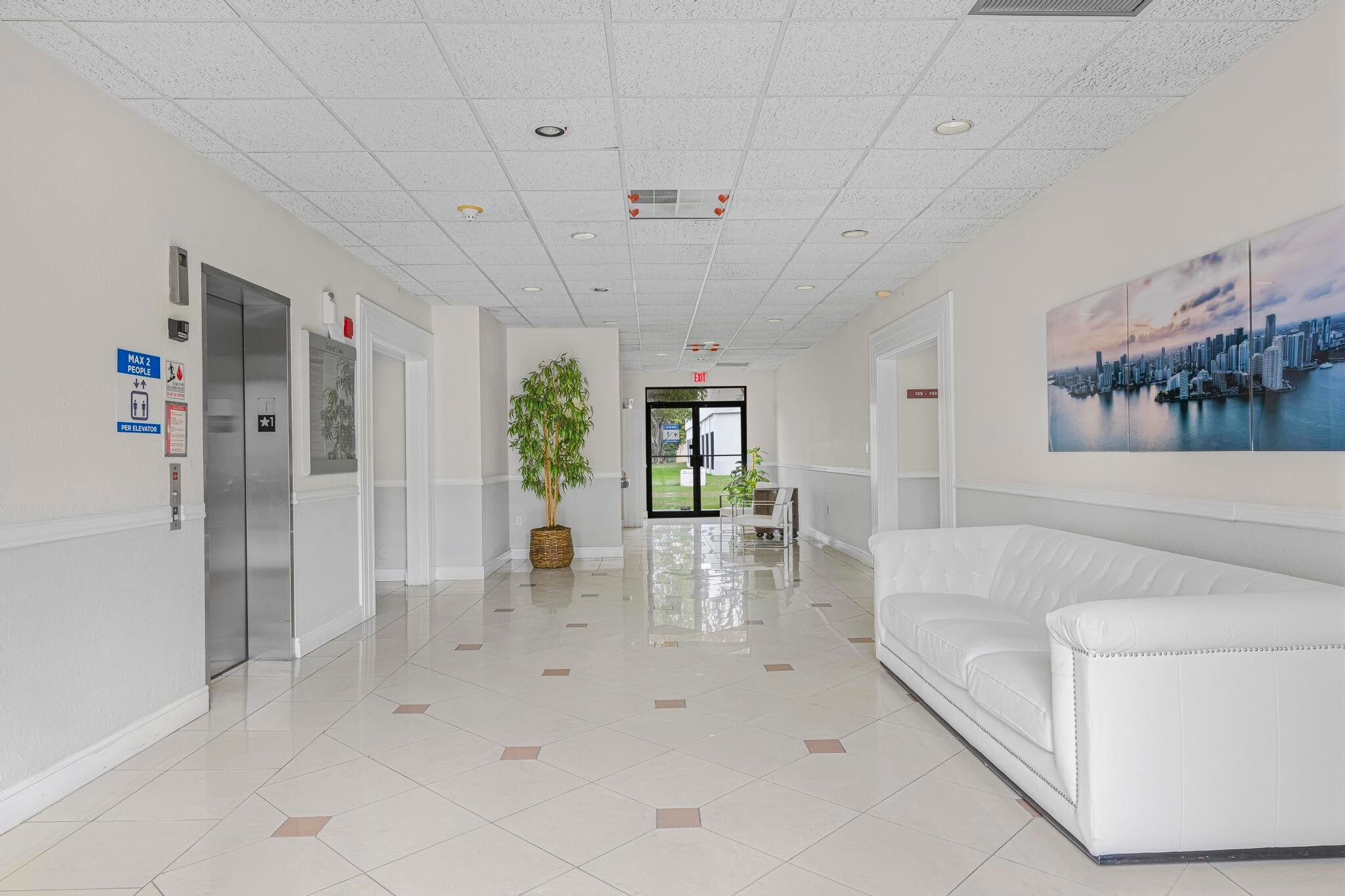 9240 Sunset Dr, Miami, FL à louer Photo de l’immeuble– Image 1 sur 3