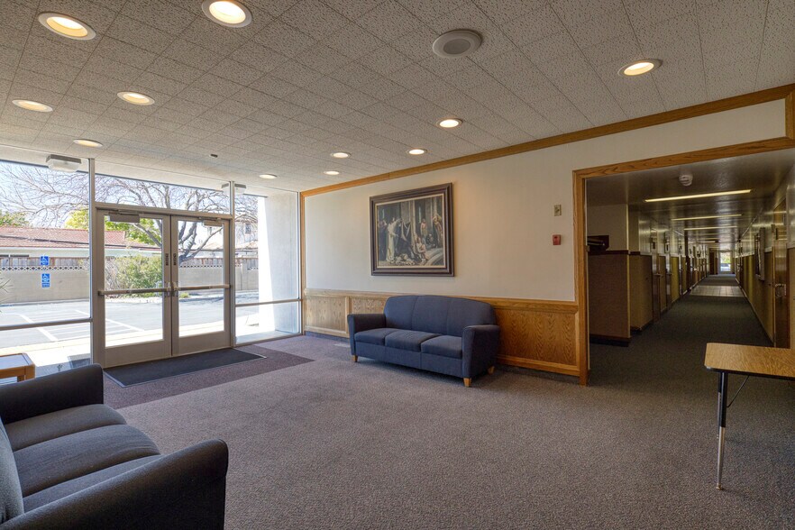 20125 Bollinger Rd, Cupertino, CA à vendre - Photo de l’immeuble – Image 3 sur 8