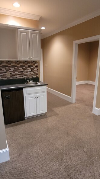 5540 Mcneely Dr, Raleigh, NC à vendre - Photo de l’immeuble – Image 3 sur 17