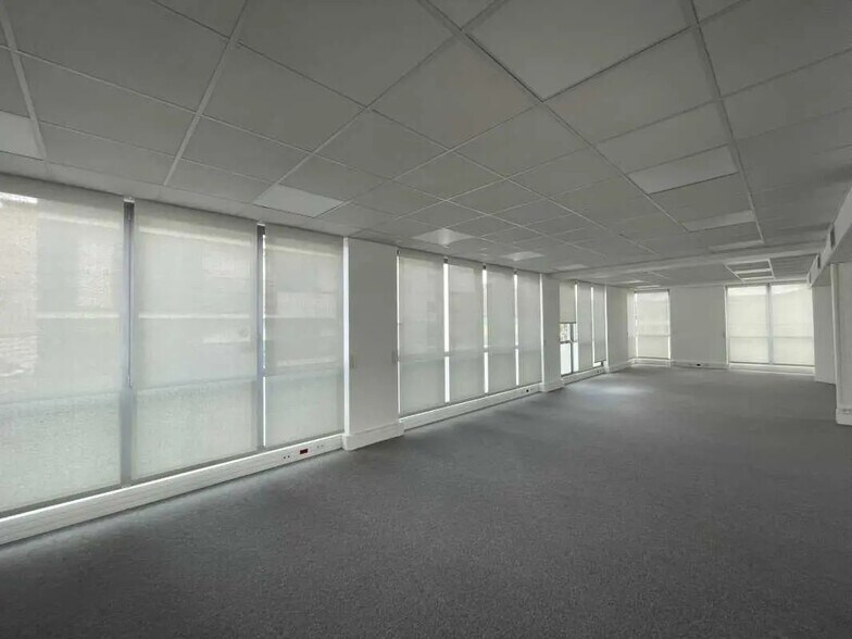 Bureau dans Montreuil à louer - Photo de l’immeuble – Image 3 sur 6