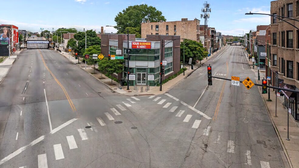 1640 W Fullerton Ave, Chicago, IL à vendre - Photo de l’immeuble – Image 3 sur 14