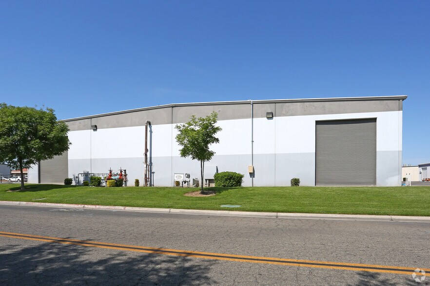 528 Noble St, Madera, CA à louer - Photo de l’immeuble – Image 2 sur 5