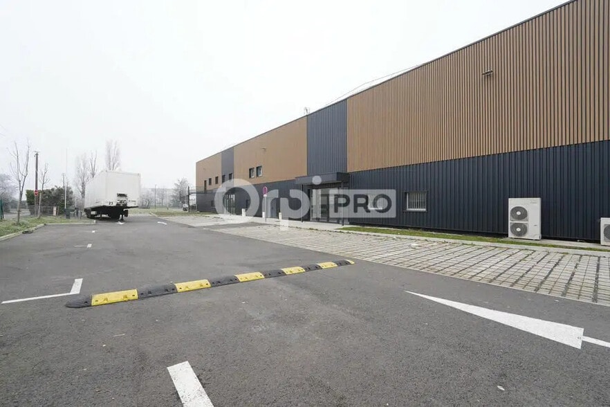 141 Rn 6, Saint-Bonnet-de-Mure à louer - Photo de l’immeuble – Image 1 sur 11