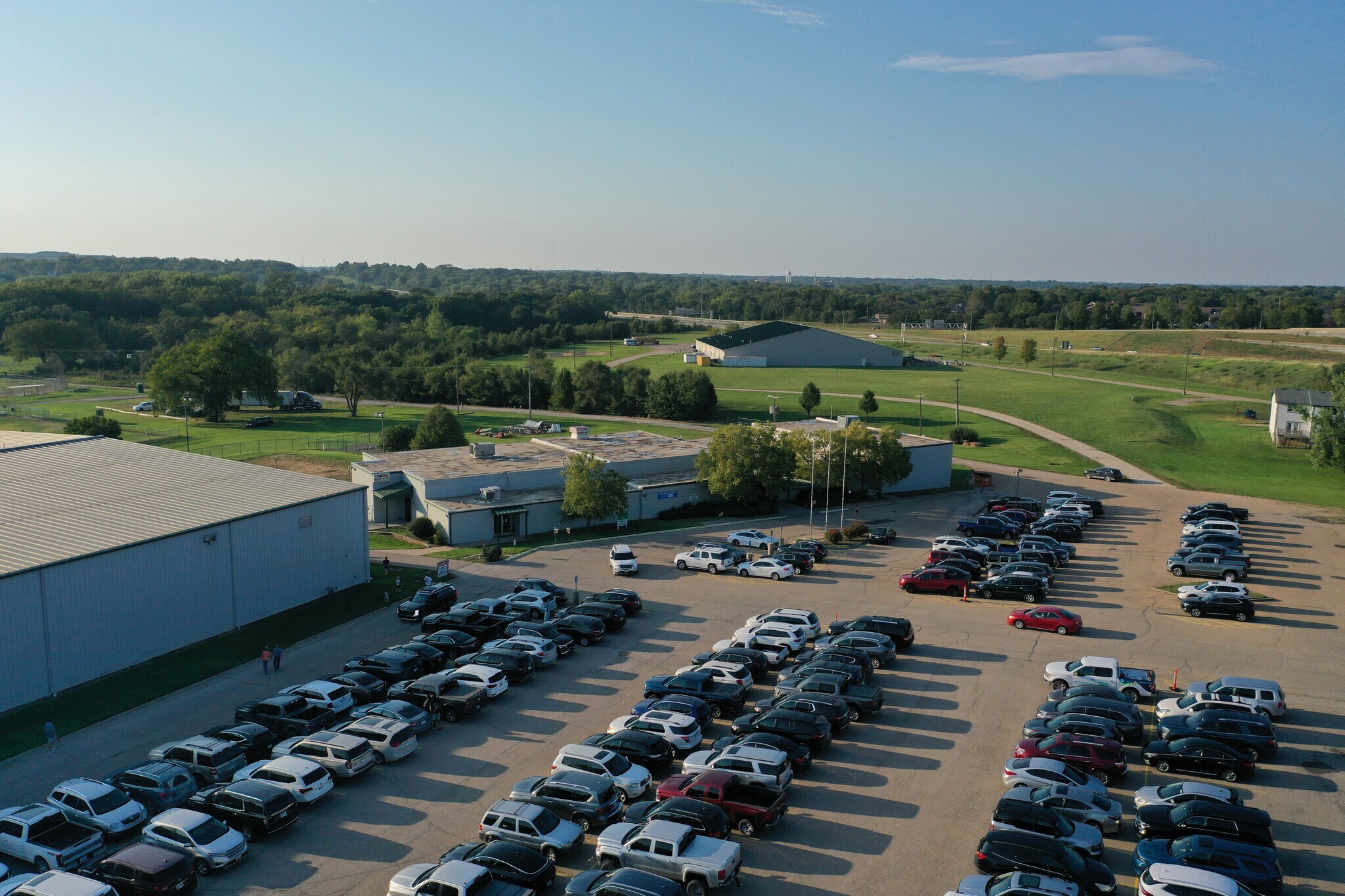 3907 SW Burlingame Rd, Topeka, KS à vendre Photo de l’immeuble– Image 1 sur 22