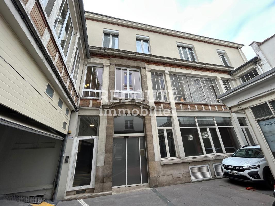 Bureau dans Reims à louer Photo de l’immeuble– Image 1 sur 8