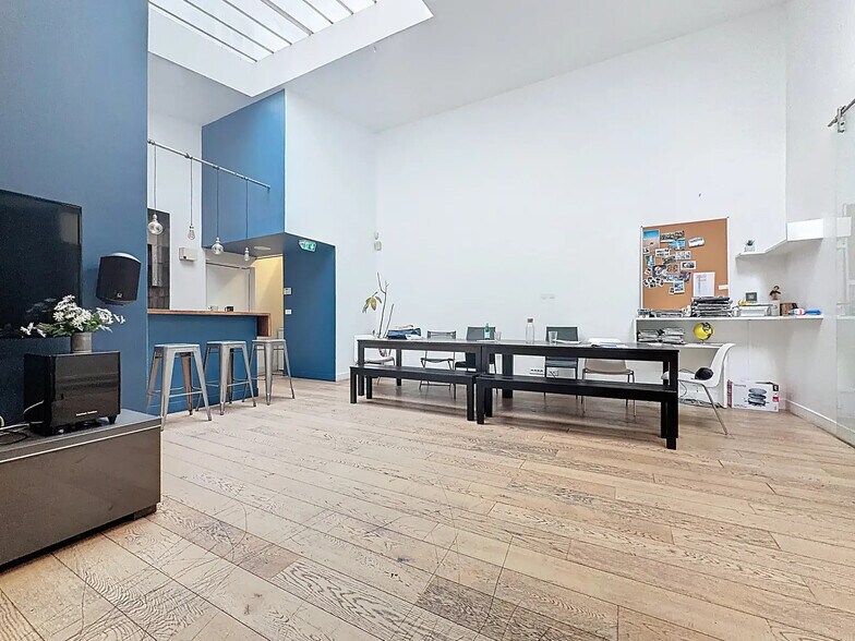 Immeuble residentiel dans Paris à vendre - Photo intérieure – Image 3 sur 19