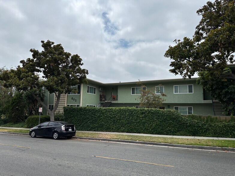603 N Kenneth Rd, Burbank, CA à vendre - Photo de l’immeuble – Image 3 sur 15