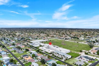 Plus de détails pour 4317 SW 9th Ave, Cape Coral, FL - Spécialisé à vendre