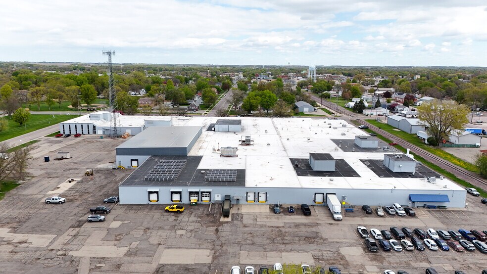 299 Johnson Ave, Waseca, MN à louer - Photo de l’immeuble – Image 2 sur 15