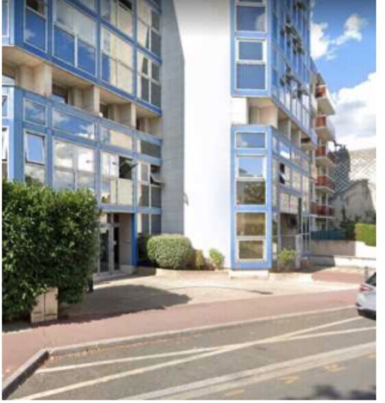Bureau dans Suresnes à louer - Photo de l’immeuble – Image 1 sur 4