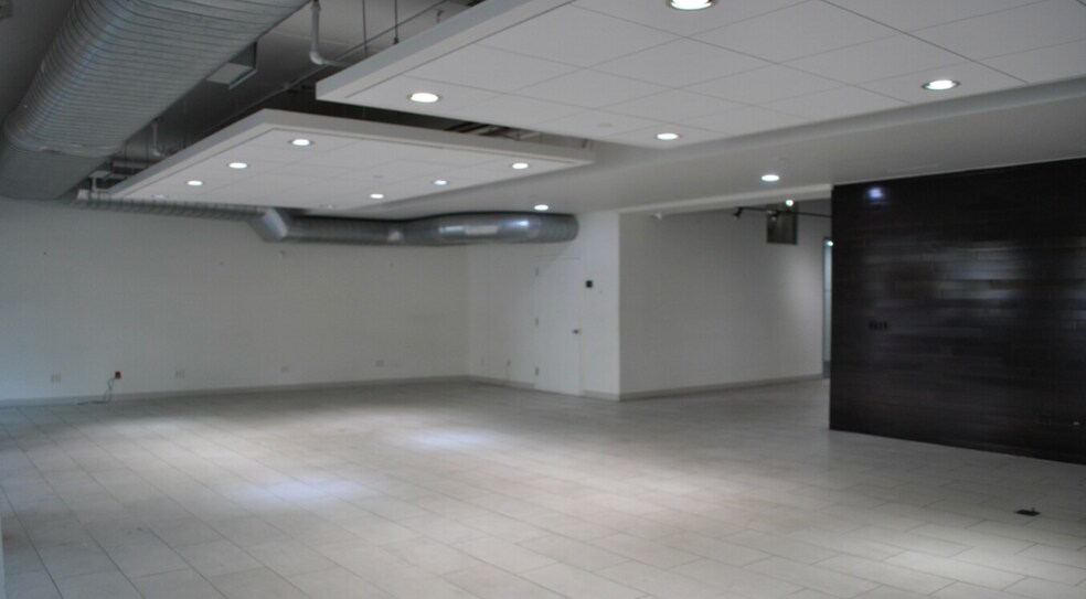 555 W 52nd St, New York, NY à louer - Photo de l’immeuble – Image 2 sur 5